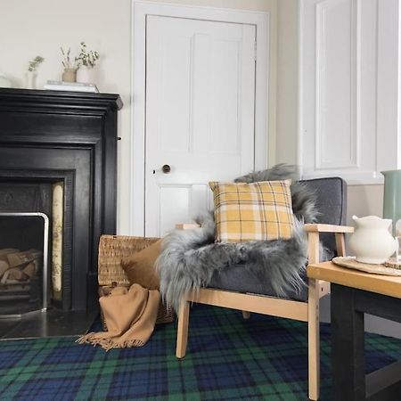 Rossmay House - 4 Bedroom Scottish Villa With Waterfront / Mountain Views Arrochar Bagian luar foto