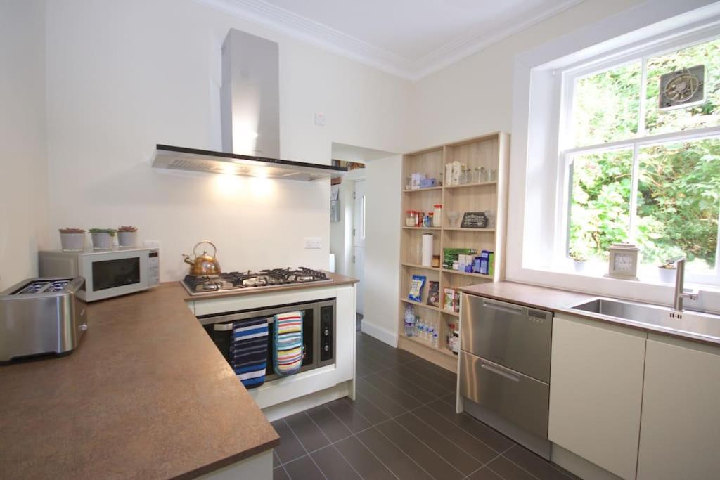 Rossmay House - 4 Bedroom Scottish Villa With Waterfront / Mountain Views Arrochar Bagian luar foto