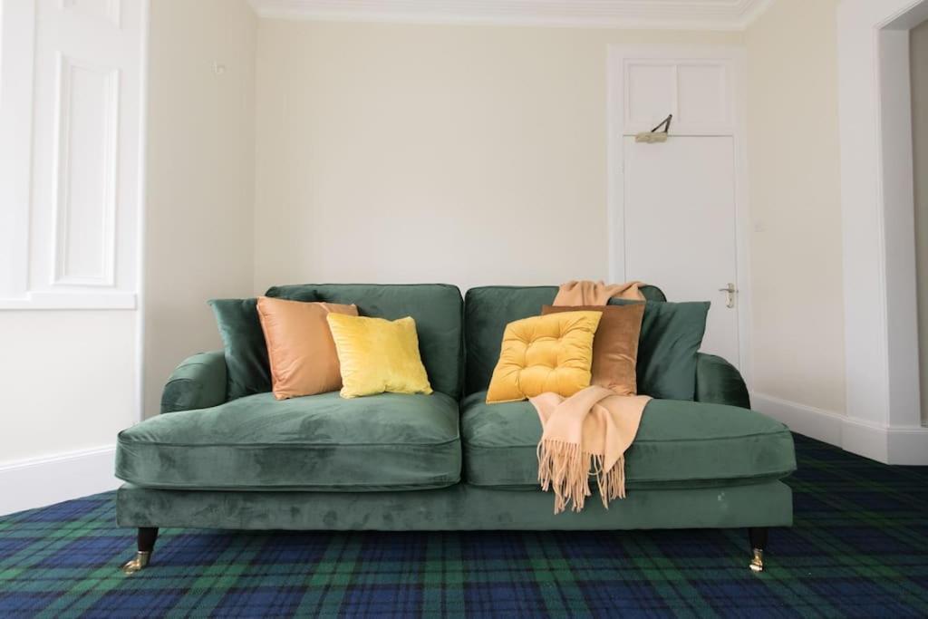 Rossmay House - 4 Bedroom Scottish Villa With Waterfront / Mountain Views Arrochar Bagian luar foto