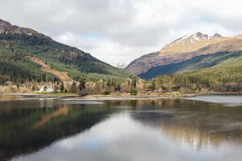 Rossmay House - 4 Bedroom Scottish Villa With Waterfront / Mountain Views Arrochar Bagian luar foto