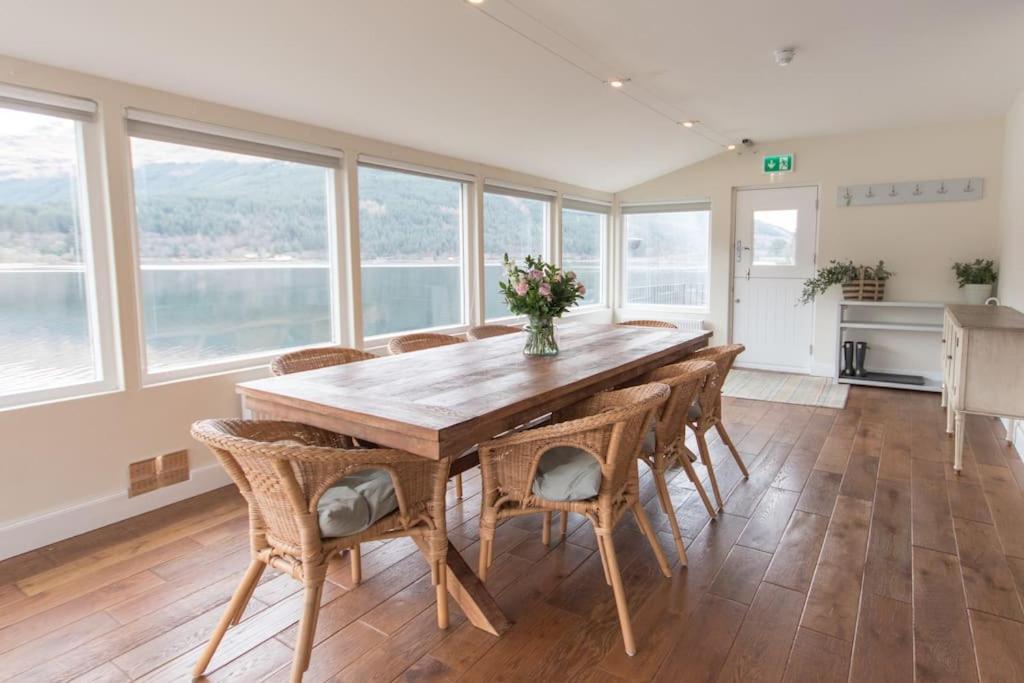 Rossmay House - 4 Bedroom Scottish Villa With Waterfront / Mountain Views Arrochar Bagian luar foto
