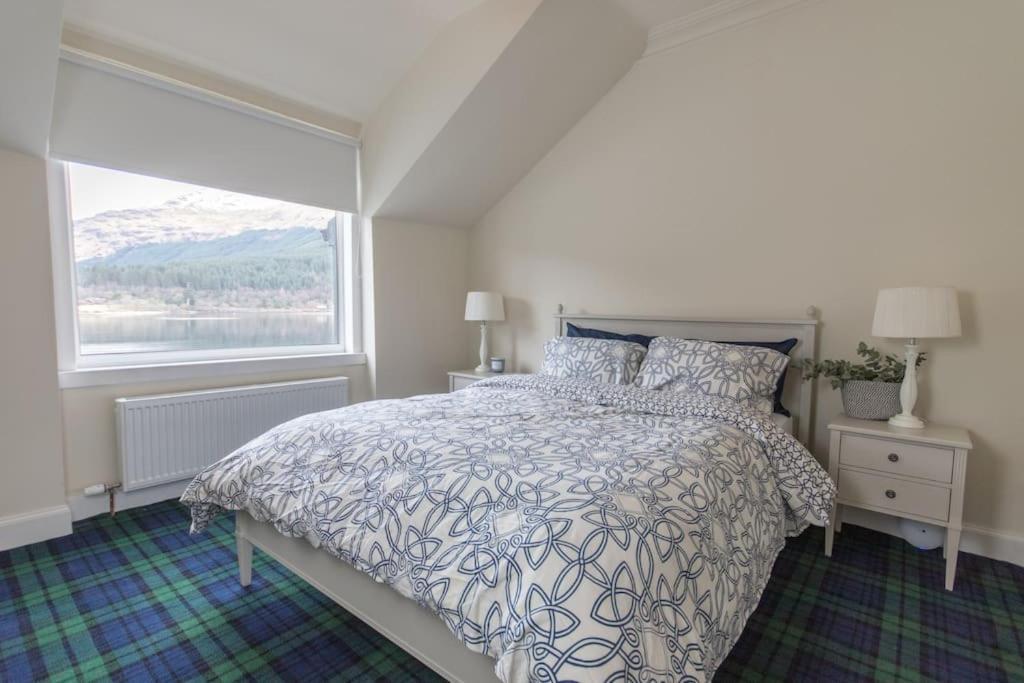 Rossmay House - 4 Bedroom Scottish Villa With Waterfront / Mountain Views Arrochar Bagian luar foto