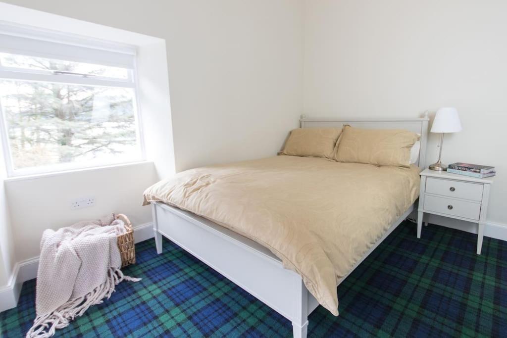 Rossmay House - 4 Bedroom Scottish Villa With Waterfront / Mountain Views Arrochar Bagian luar foto