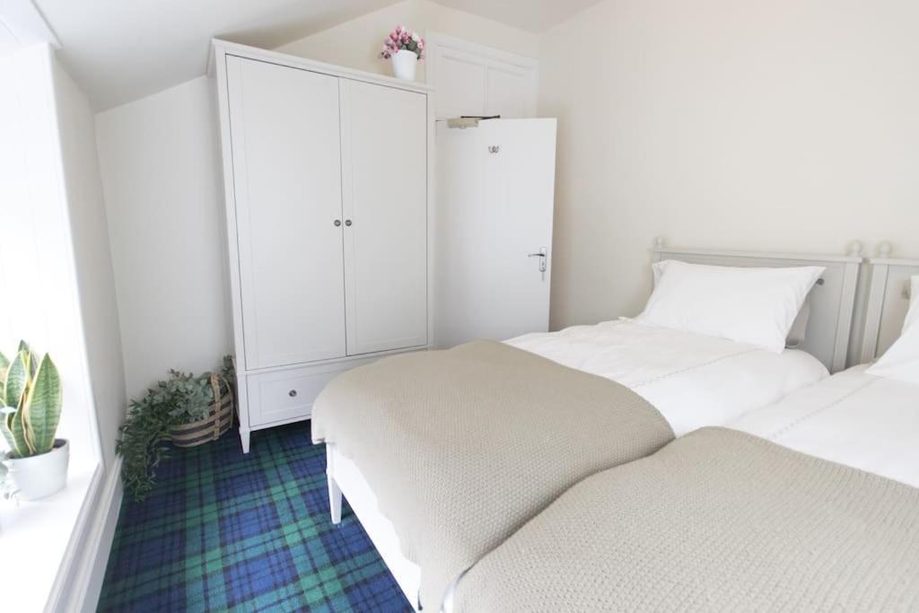 Rossmay House - 4 Bedroom Scottish Villa With Waterfront / Mountain Views Arrochar Bagian luar foto