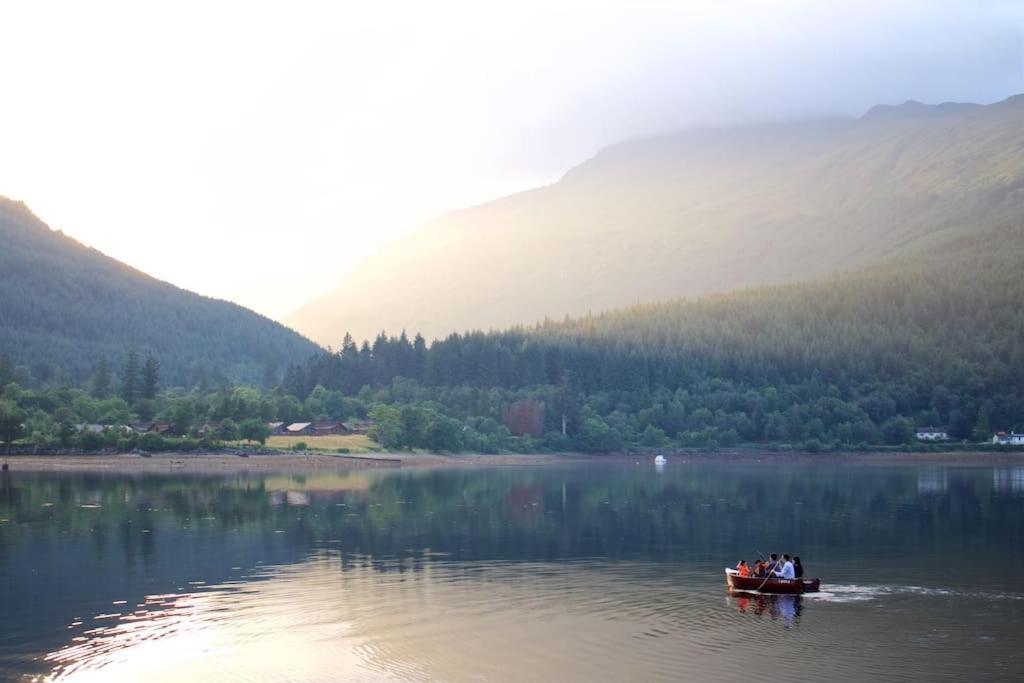 Rossmay House - 4 Bedroom Scottish Villa With Waterfront / Mountain Views Arrochar Bagian luar foto