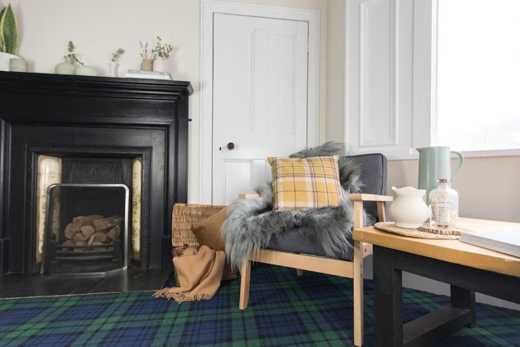Rossmay House - 4 Bedroom Scottish Villa With Waterfront / Mountain Views Arrochar Bagian luar foto