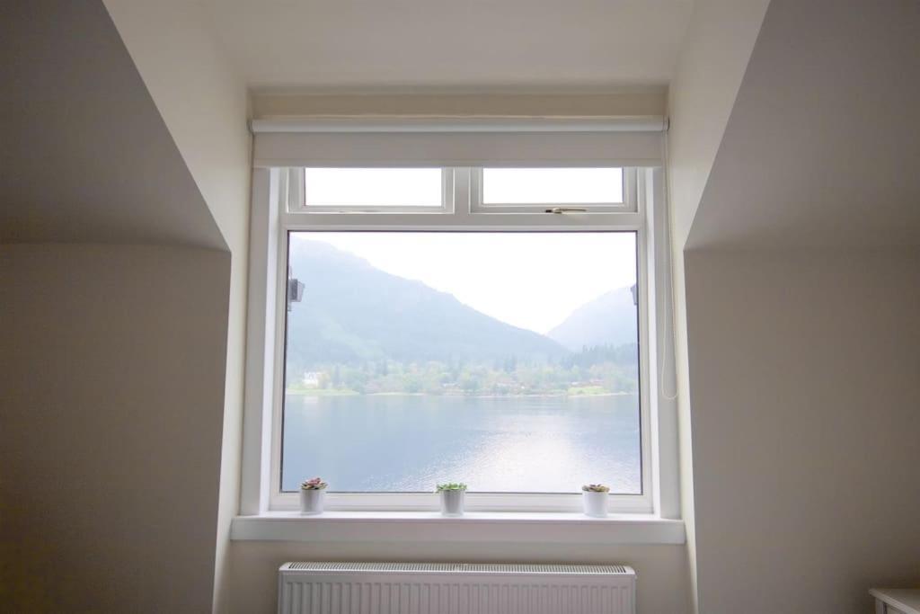 Rossmay House - 4 Bedroom Scottish Villa With Waterfront / Mountain Views Arrochar Bagian luar foto