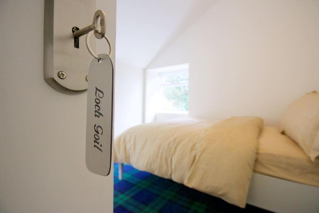 Rossmay House - 4 Bedroom Scottish Villa With Waterfront / Mountain Views Arrochar Bagian luar foto