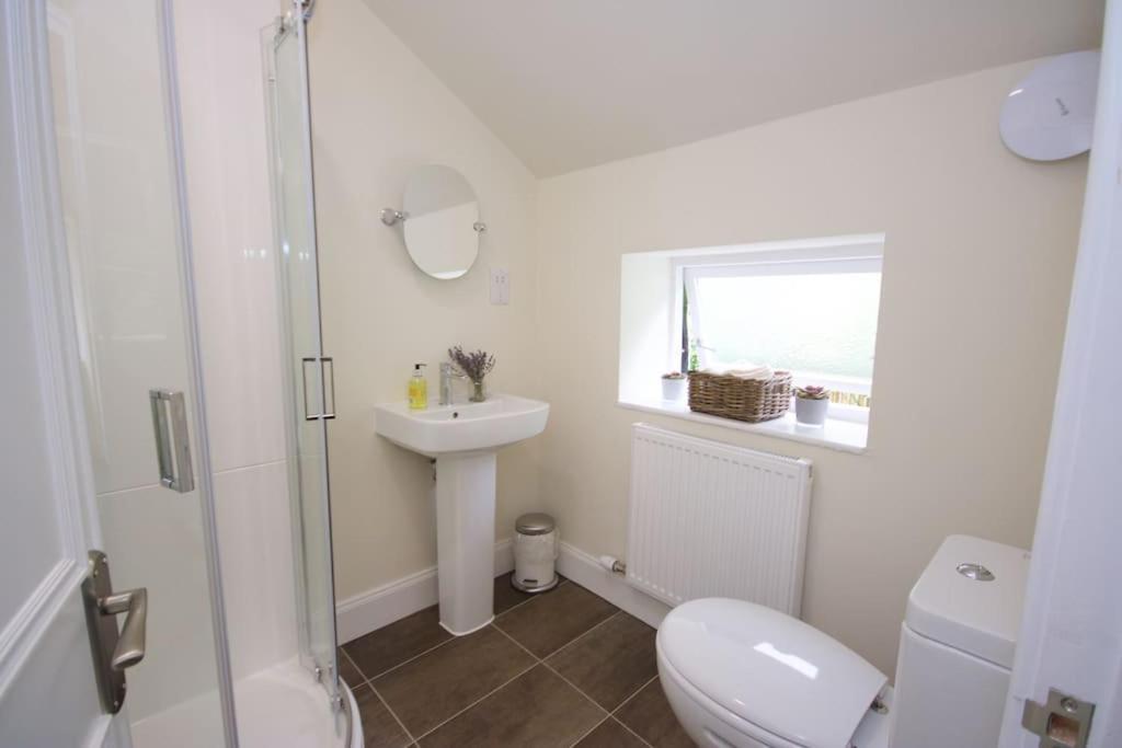 Rossmay House - 4 Bedroom Scottish Villa With Waterfront / Mountain Views Arrochar Bagian luar foto